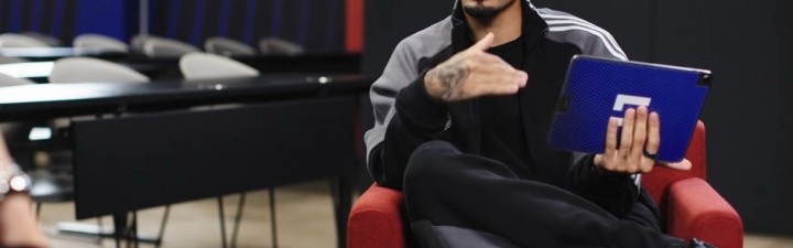 开云体育首页-拉菲尼亚：刚开始相处可能觉得莱万有点怪，但后来你就习惯了